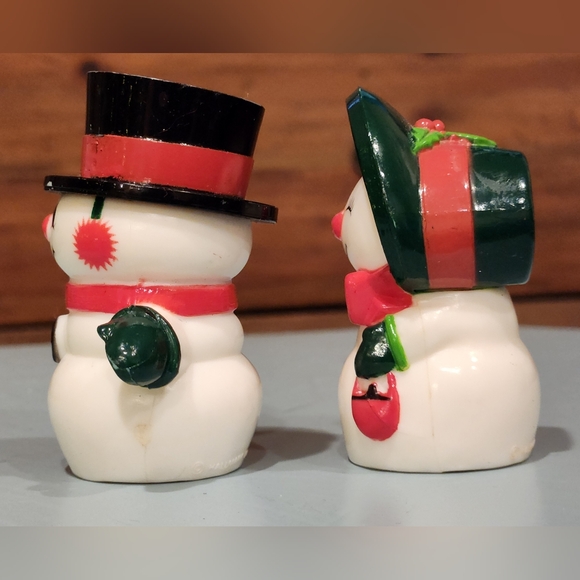 Vintage Hallmark Mr and Mrs Snowman Couple Salt and Pepper Shakers 1980s - Picture 7 of 8